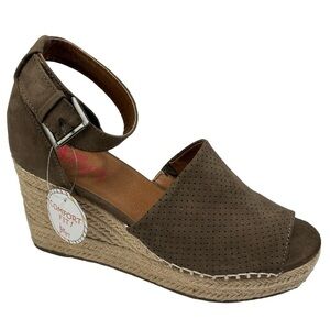 Comfort Fit Jellypop Beige Rafia 4”Wedge Heel Sandals Adjust Ankle Strap Sz. 8.5